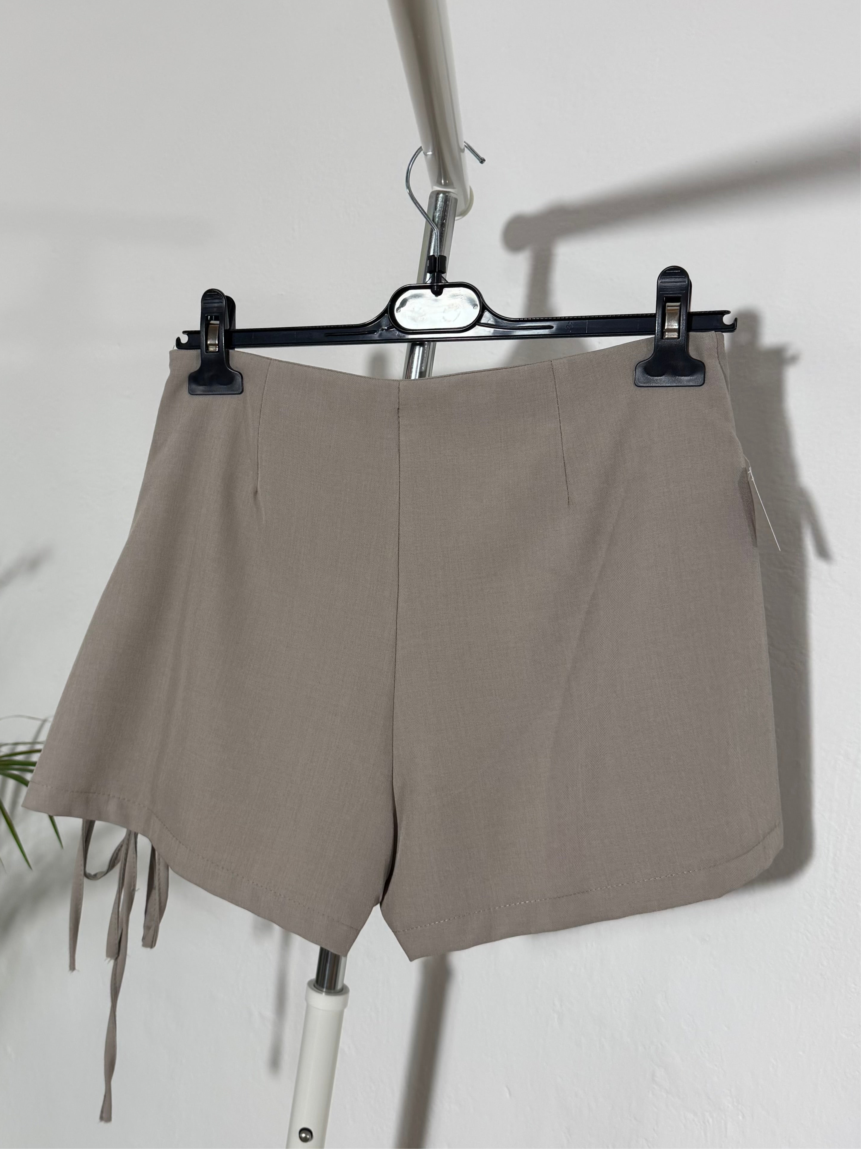 Gonna pantalone lacci