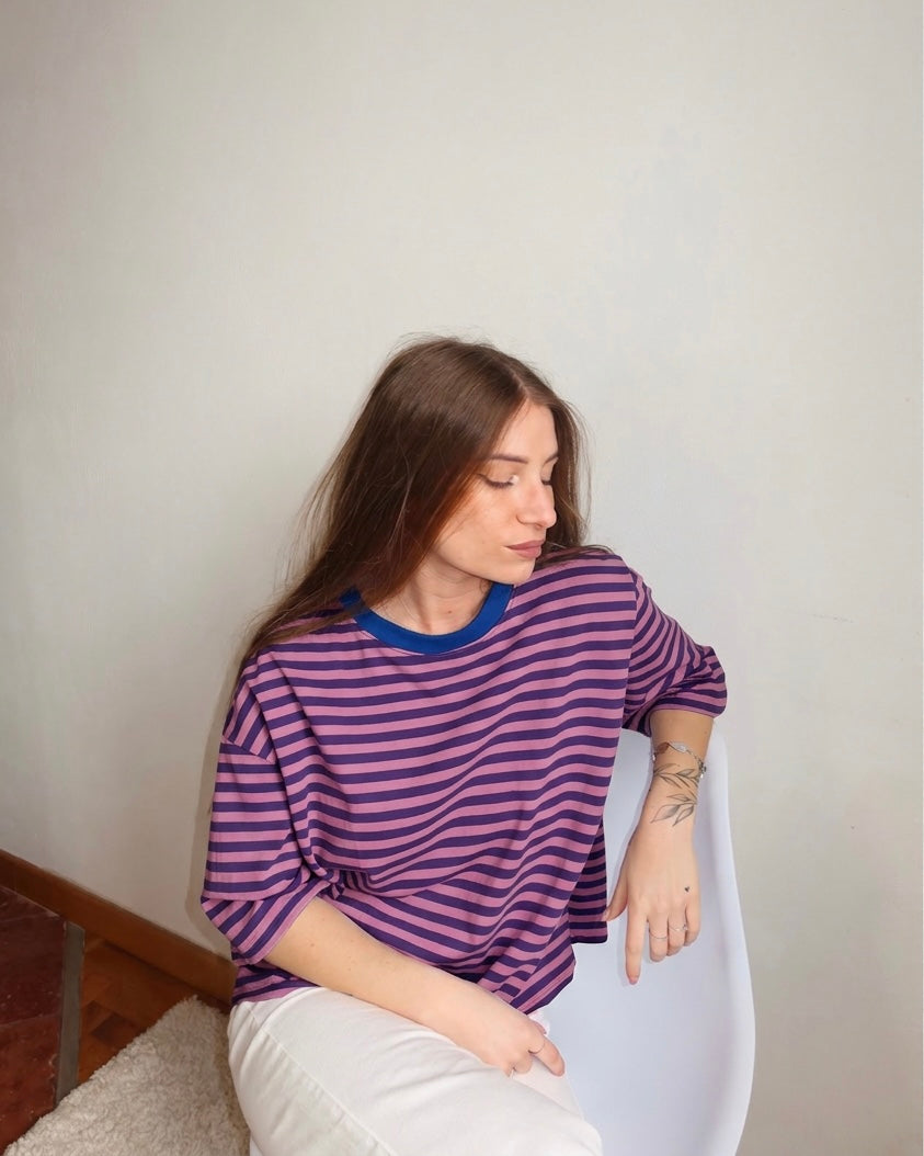 Maglietta a righe mezze maniche