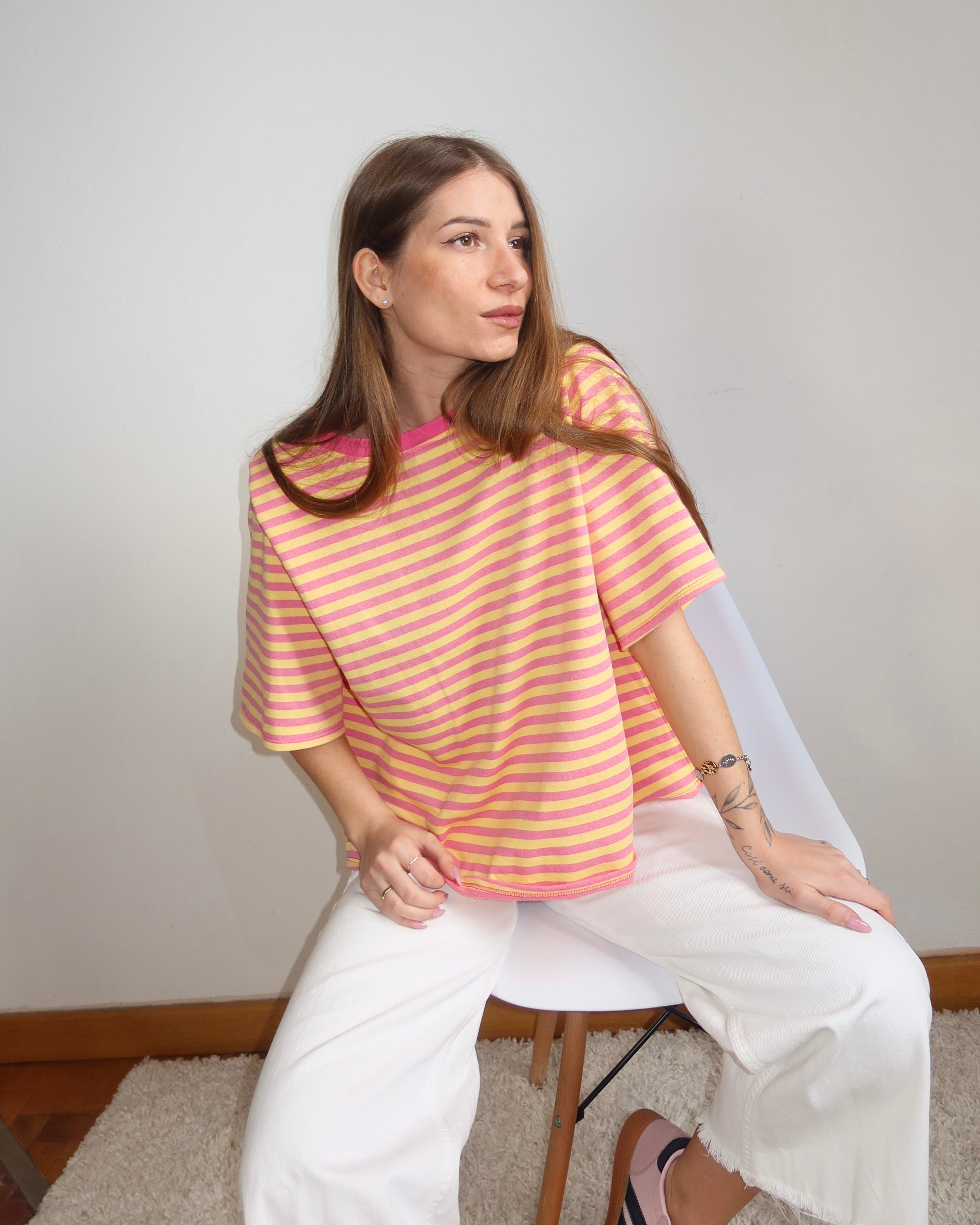 Maglietta a righe mezze maniche