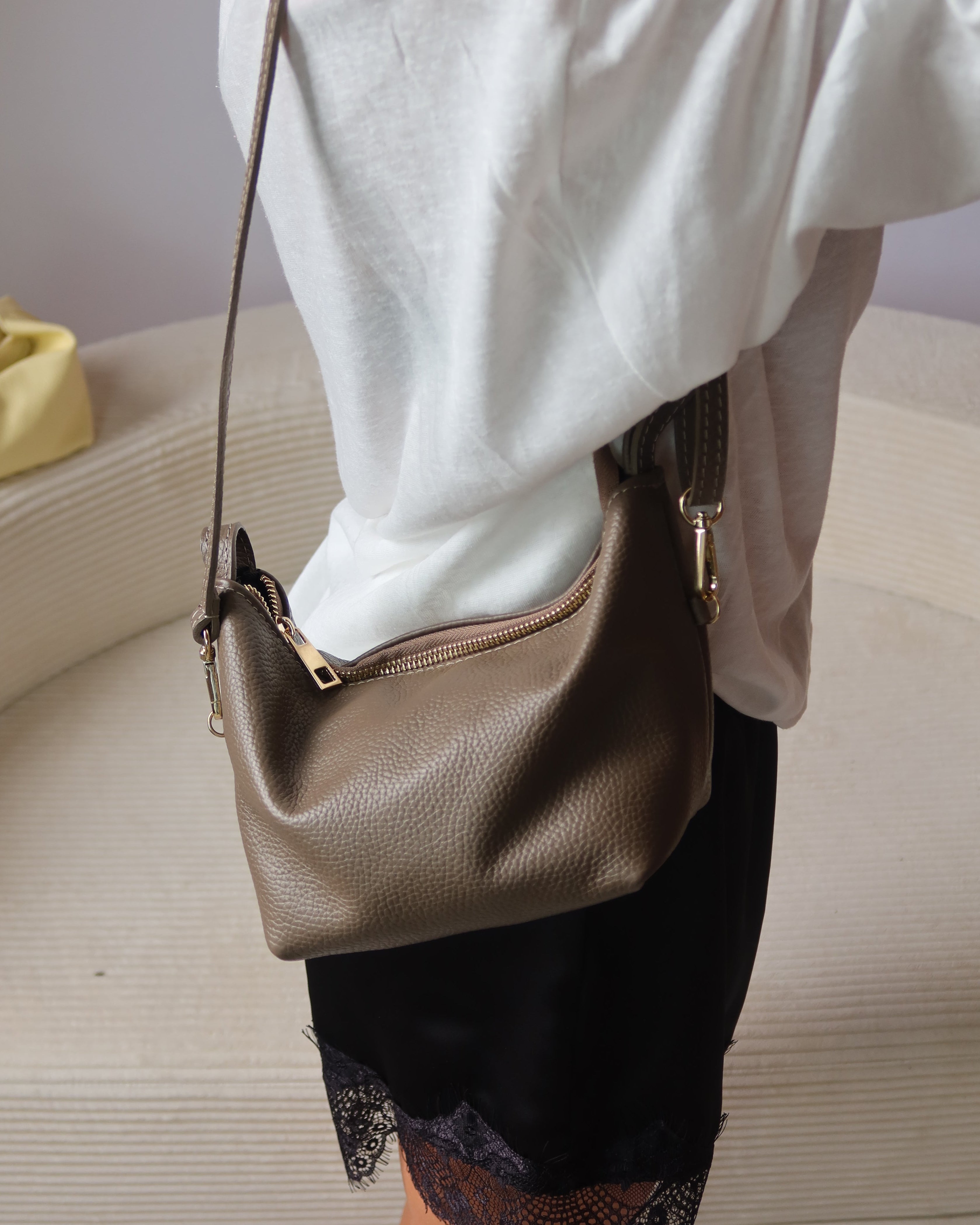 Borsa mezzaluna vera pelle