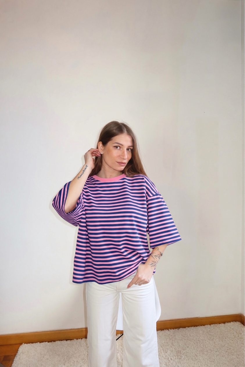 Maglietta a righe mezze maniche